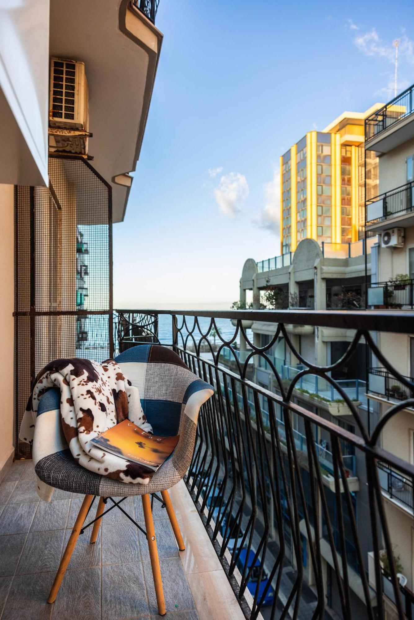 Casa Dei Visionari - Mare Apartment Bari Ngoại thất bức ảnh