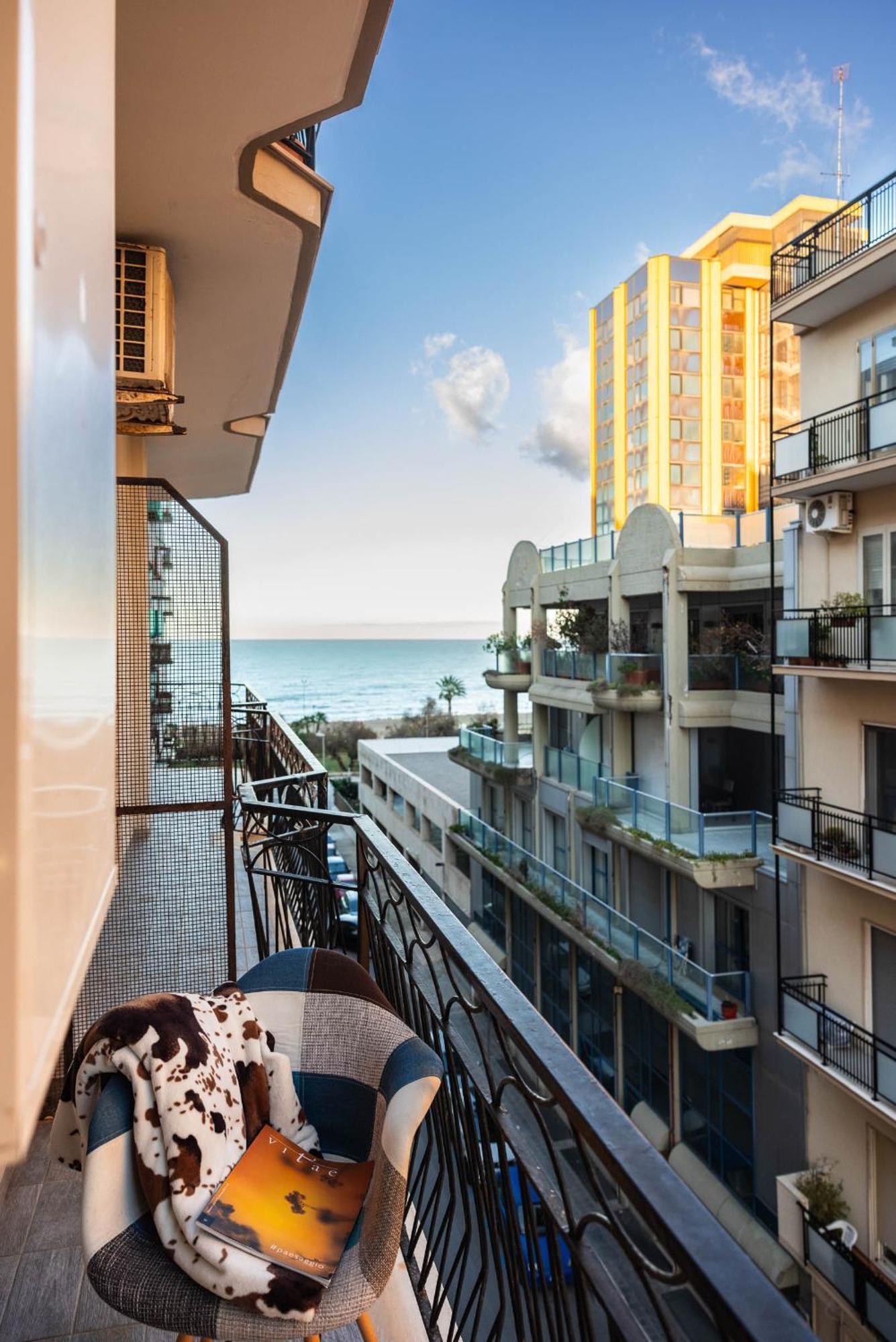 Casa Dei Visionari - Mare Apartment Bari Ngoại thất bức ảnh