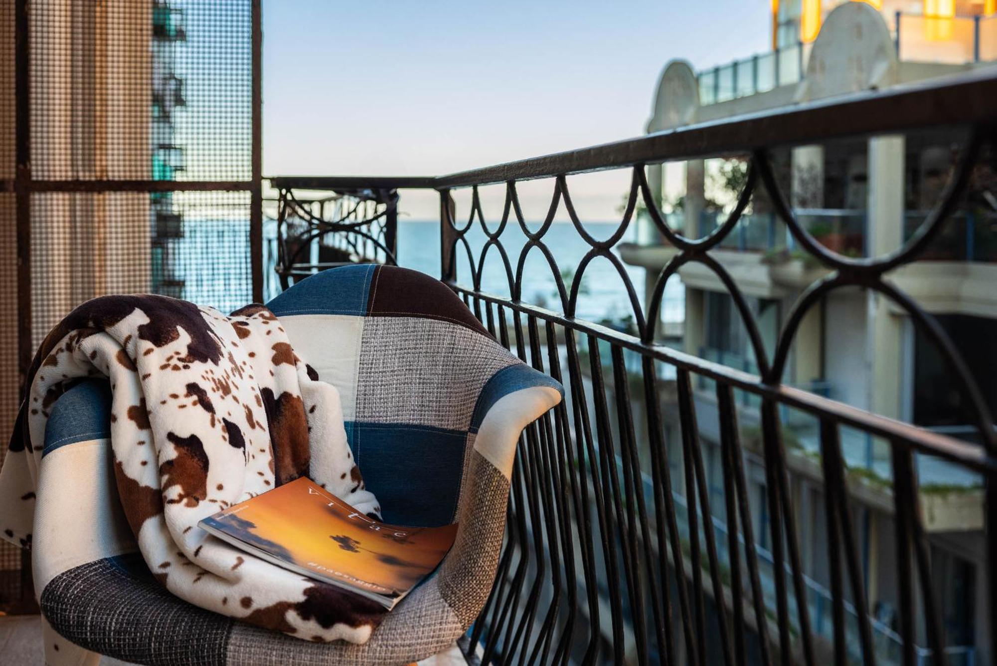 Casa Dei Visionari - Mare Apartment Bari Ngoại thất bức ảnh
