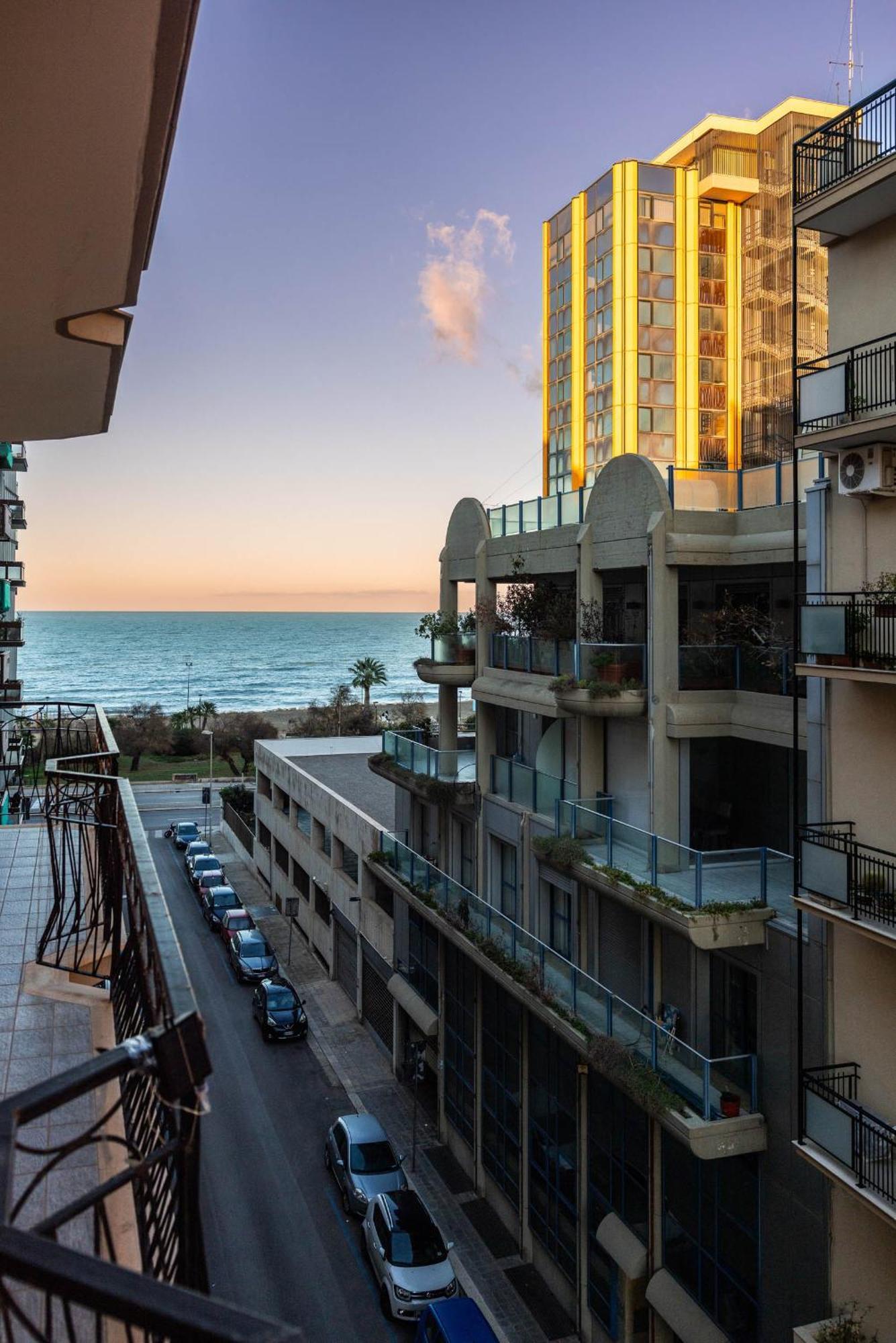 Casa Dei Visionari - Mare Apartment Bari Ngoại thất bức ảnh