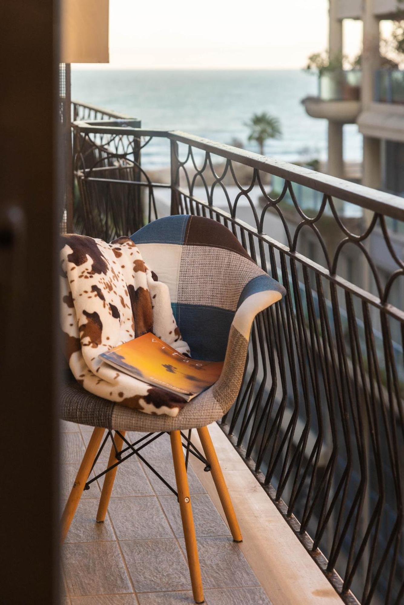 Casa Dei Visionari - Mare Apartment Bari Ngoại thất bức ảnh