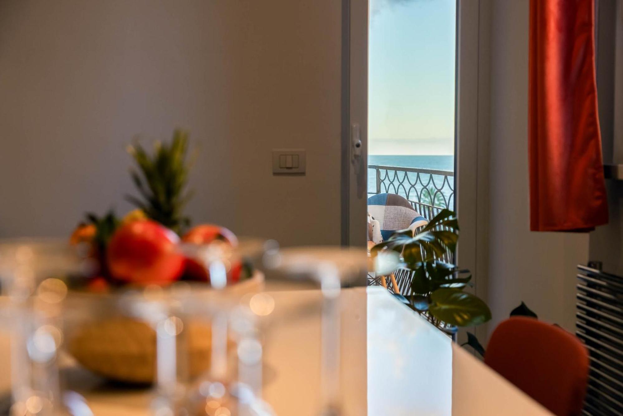 Casa Dei Visionari - Mare Apartment Bari Ngoại thất bức ảnh