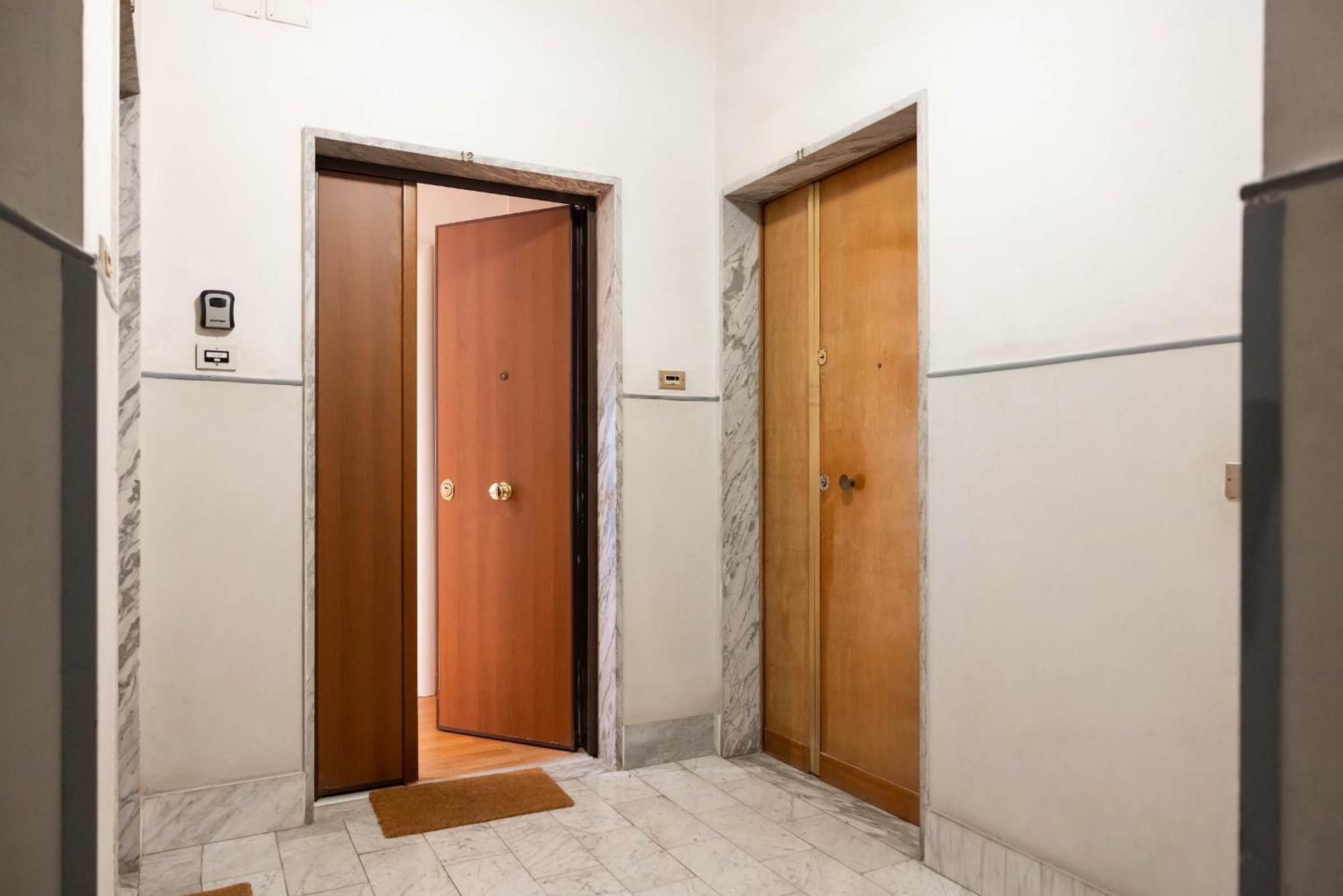 Casa Dei Visionari - Mare Apartment Bari Ngoại thất bức ảnh